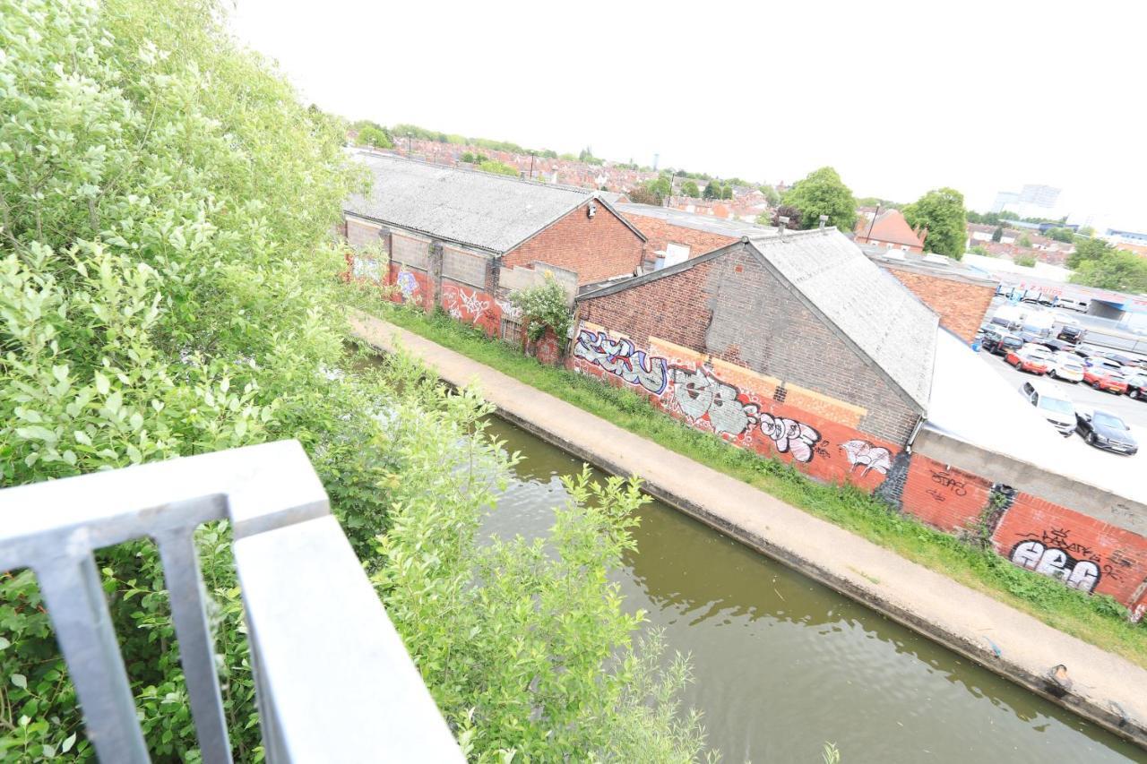 Ecohome On The Canal In A Historic Site Near City Coventry Exterior foto