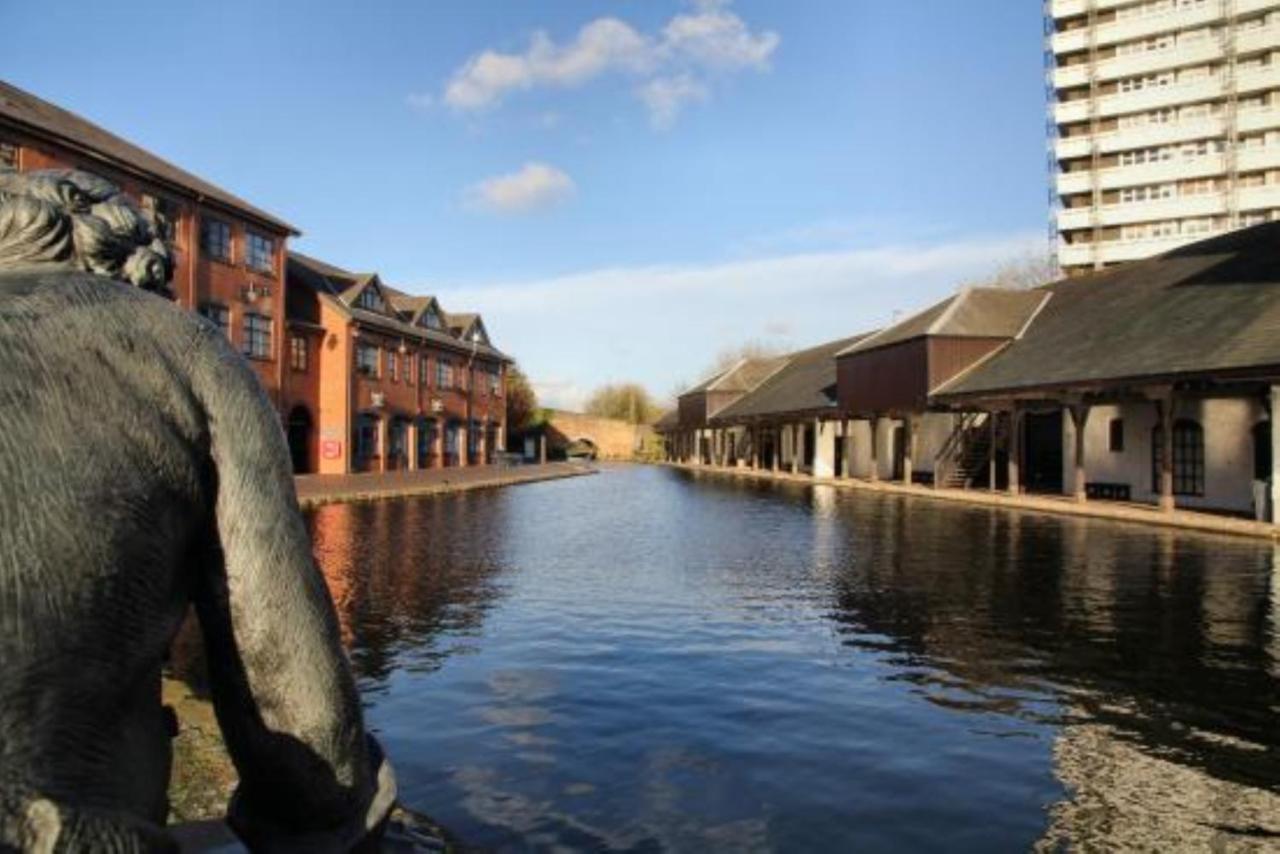 Ecohome On The Canal In A Historic Site Near City Coventry Exterior foto
