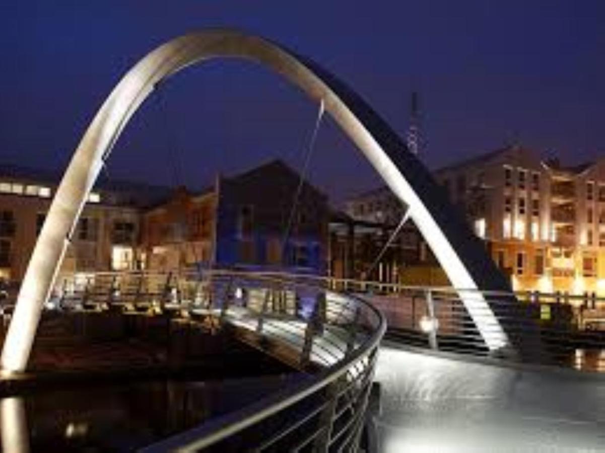 Ecohome On The Canal In A Historic Site Near City Coventry Exterior foto