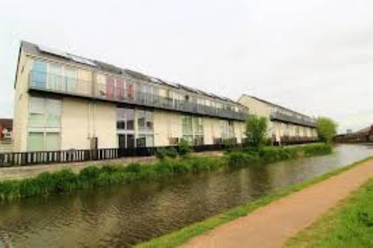 Ecohome On The Canal In A Historic Site Near City Coventry Exterior foto