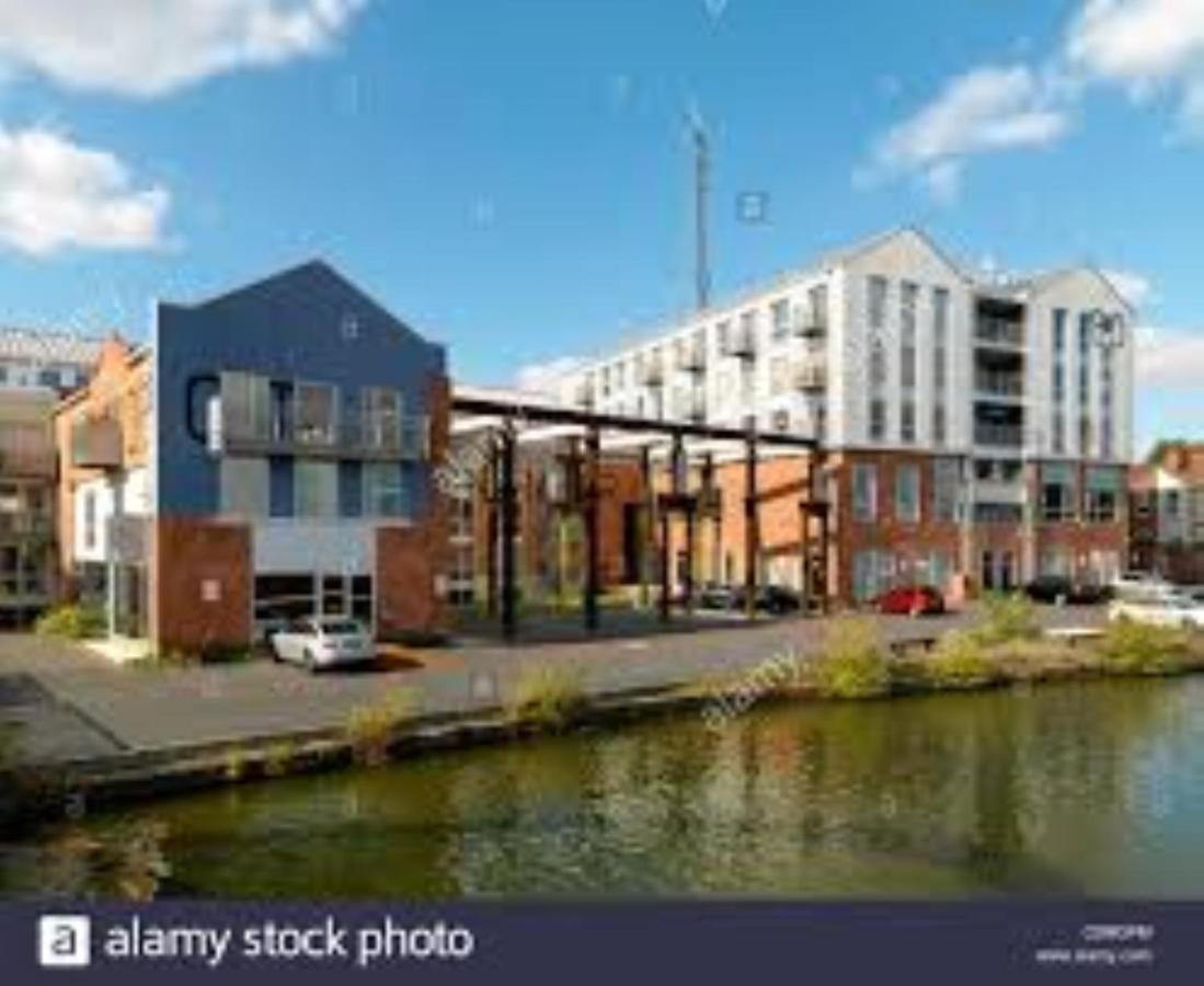 Ecohome On The Canal In A Historic Site Near City Coventry Exterior foto