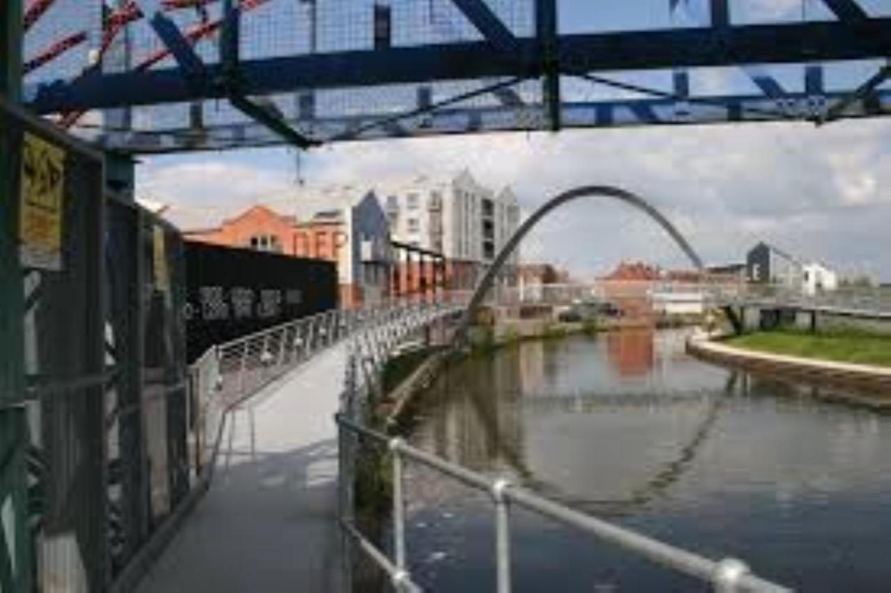 Ecohome On The Canal In A Historic Site Near City Coventry Exterior foto