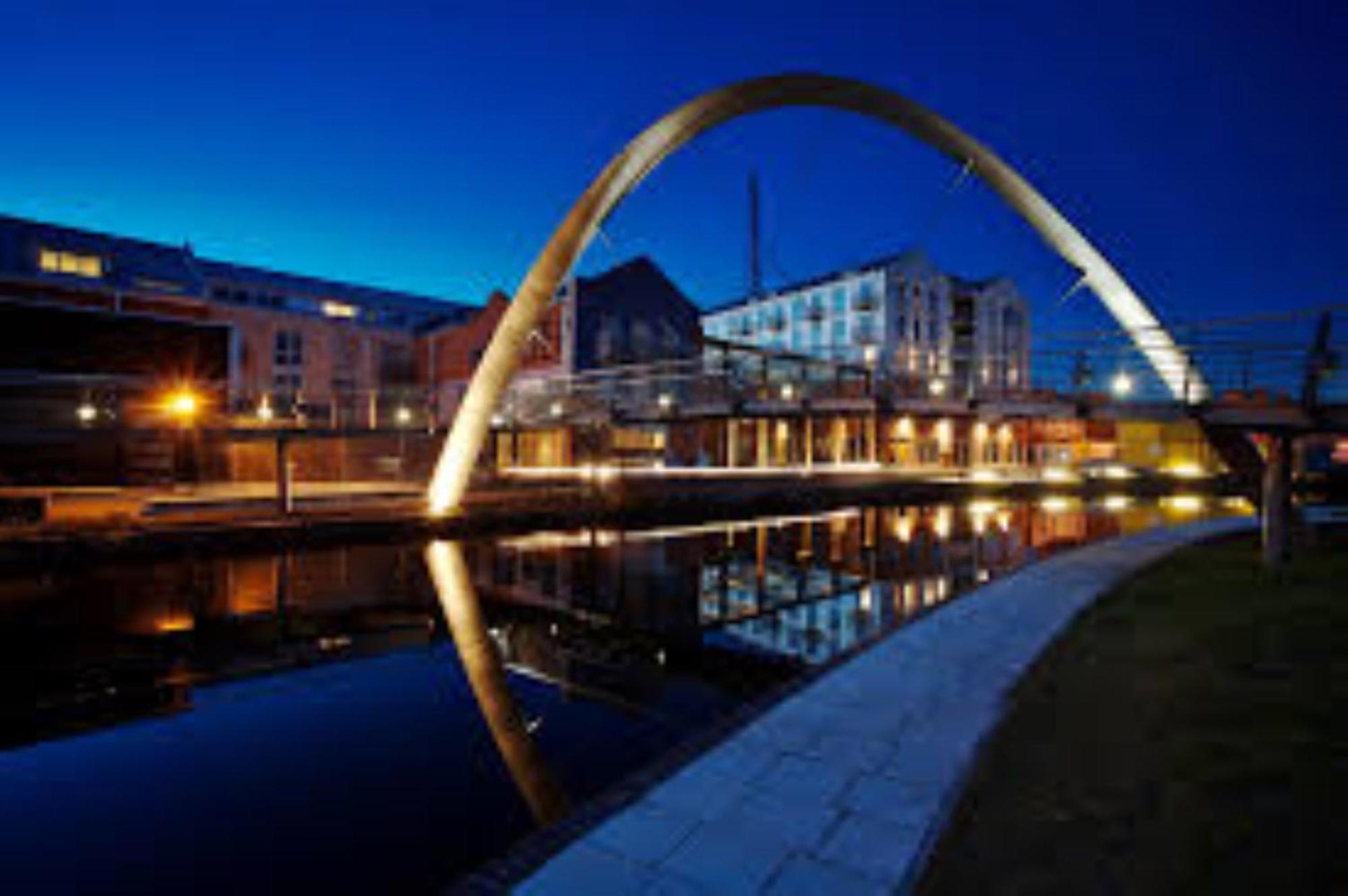 Ecohome On The Canal In A Historic Site Near City Coventry Exterior foto